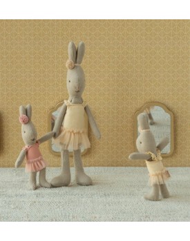 Hase, Mikro - Ballettanzug und Rock creme